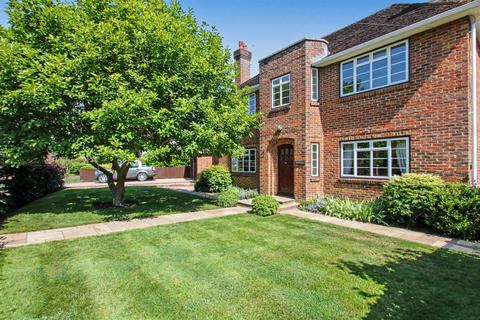 WEST FARM AVENUE, ASHTEAD, KT21