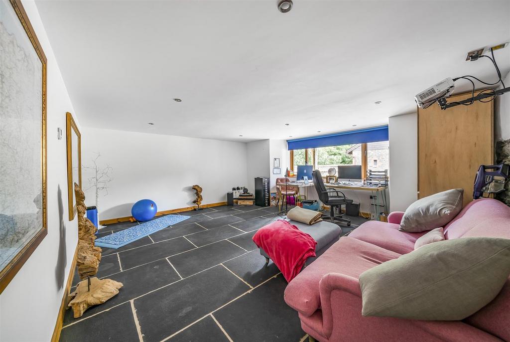 Bedroom 5/Office/Cinema Room