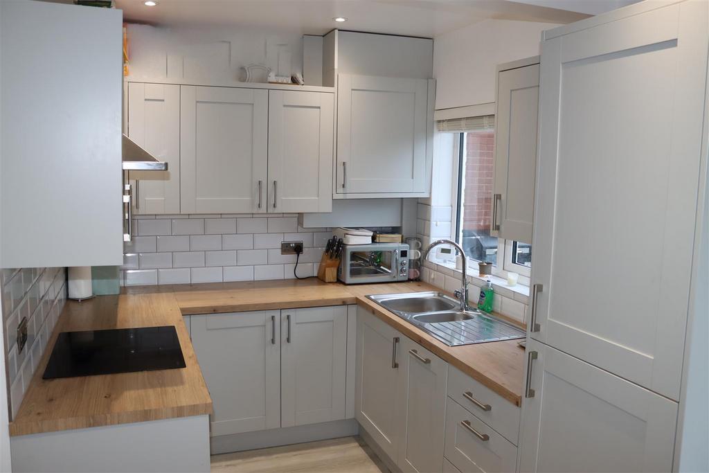 Kitchen 2.png