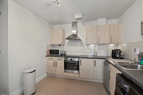 3 bedroom flat for sale, Oakwood Close, London, SE13