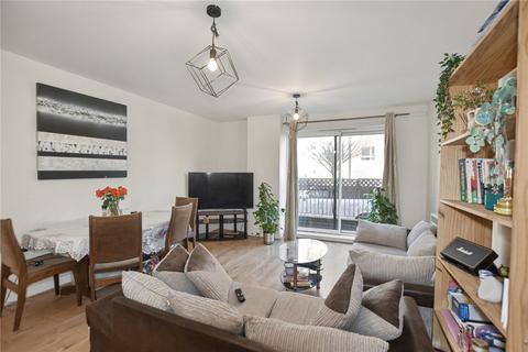 3 bedroom flat for sale, Oakwood Close, London, SE13