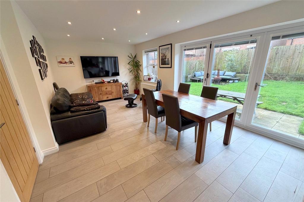 Dining Area &amp; Lounge