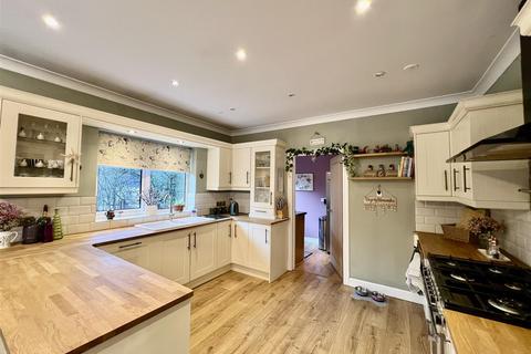 3 bedroom detached house for sale, Deri Road, Glanamman, Ammanford