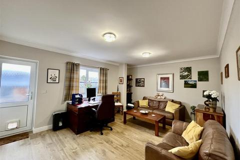 3 bedroom detached house for sale, Deri Road, Glanamman, Ammanford