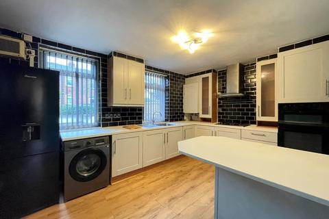 3 bedroom terraced house to rent, Cragside Gardens, Kirkstall, Leeds, LS5