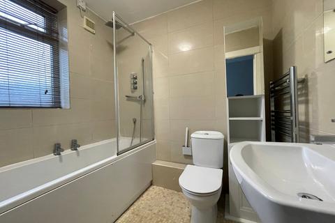3 bedroom terraced house to rent, Cragside Gardens, Kirkstall, Leeds, LS5