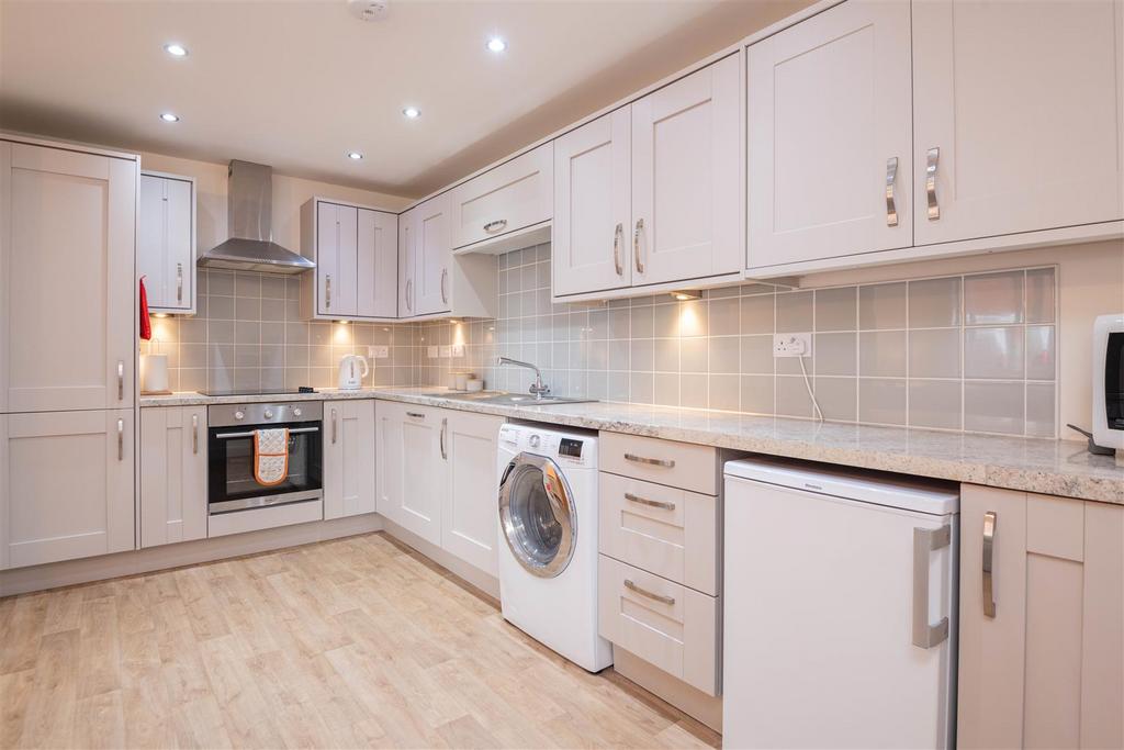 Kitchen / Lounge