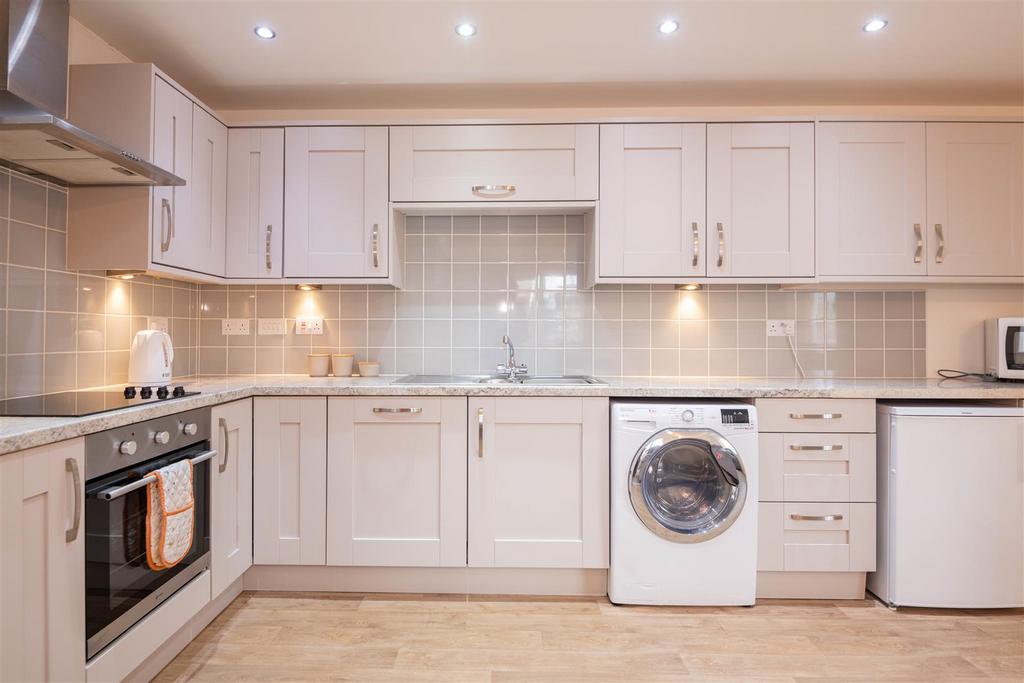 Kitchen / Lounge
