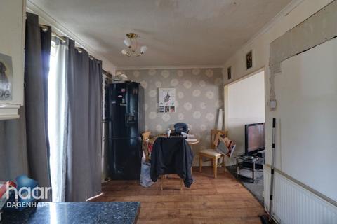 3 bedroom semi-detached house for sale, Boleyn Gardens, Dagenham