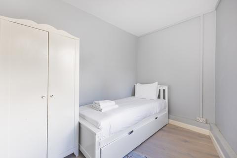 2 bedroom flat to rent, Macroom House, Macroom Road, London W9