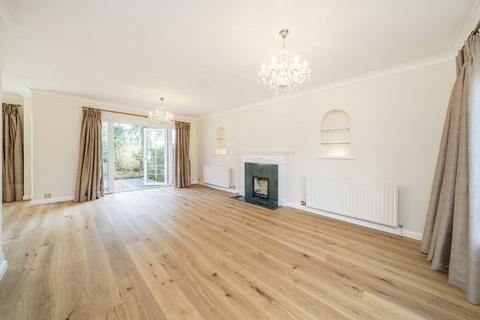 5 bedroom detached house to rent, Broadgates Avenue, Barnet EN4