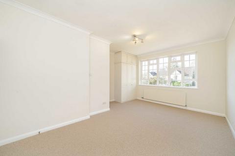 5 bedroom detached house to rent, Broadgates Avenue, Barnet EN4
