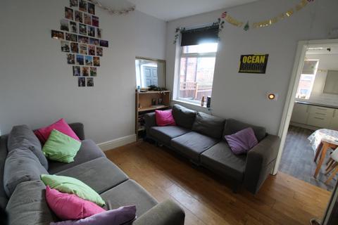 5 bedroom semi-detached house to rent, (5BED) Harrington Drive, Nottingham NG7