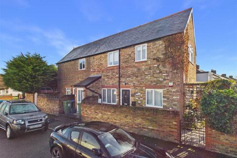undefined, Pembroke Avenue, Hersham, Walton-On-Thames