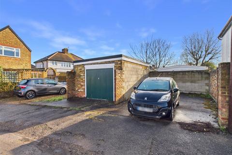 undefined, Pembroke Avenue, Hersham, Walton-On-Thames