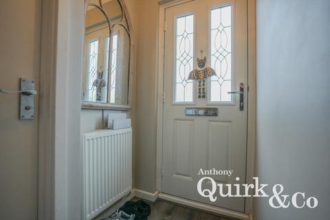3 bedroom terraced house for sale, The Chilterns, Canvey Island, SS8