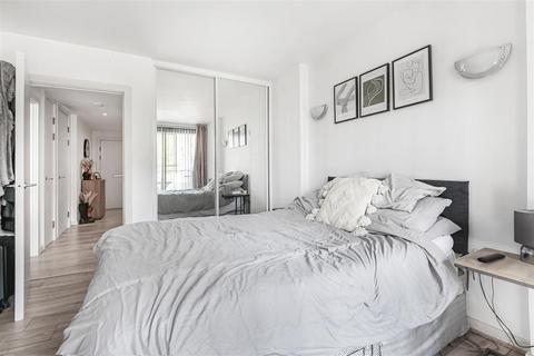 1 bedroom house to rent, Deals Gateway London