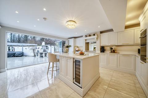 4 bedroom detached house for sale, Romsey Close, Farnborough, Orpington, Kent, BR6