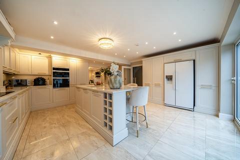 4 bedroom detached house for sale, Romsey Close, Farnborough, Orpington, Kent, BR6