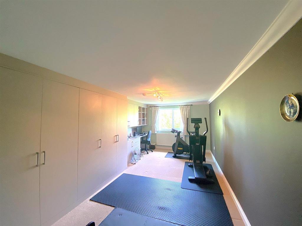 39 Compass House - Bed3.jpg