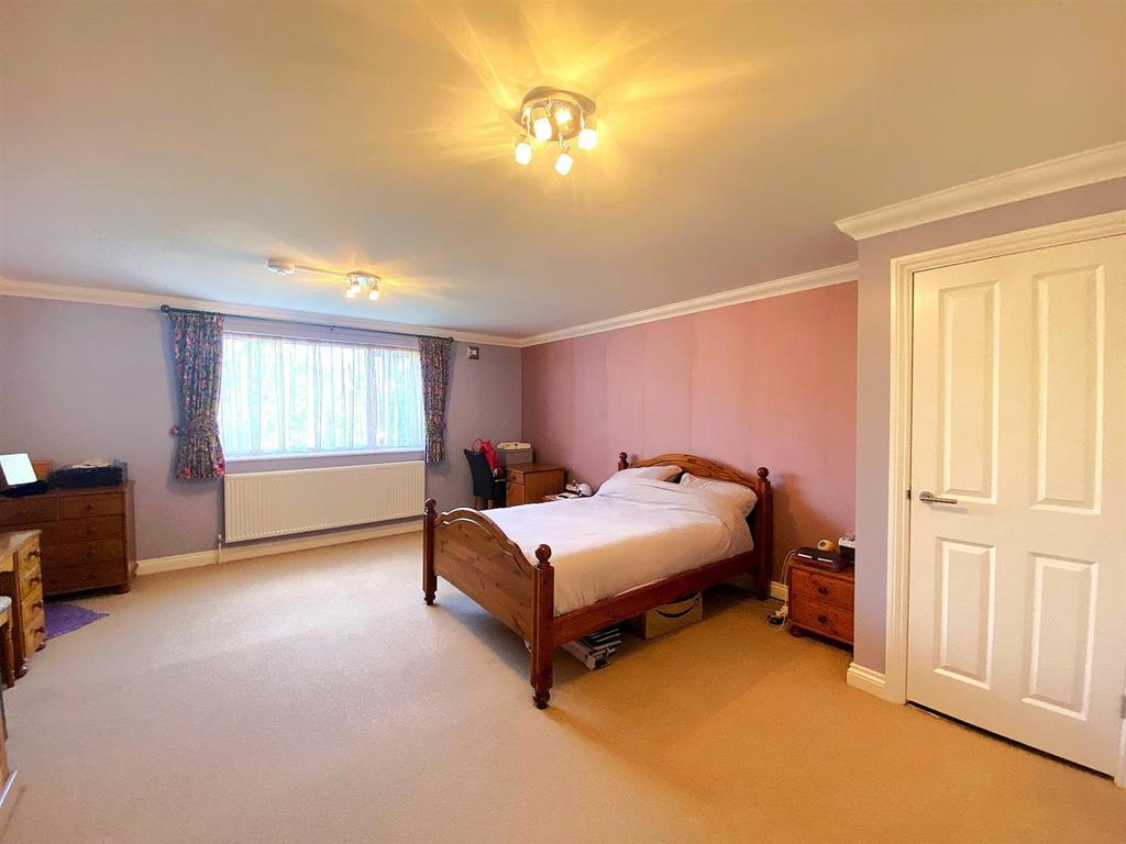 39 Compass House - Bed1.jpg