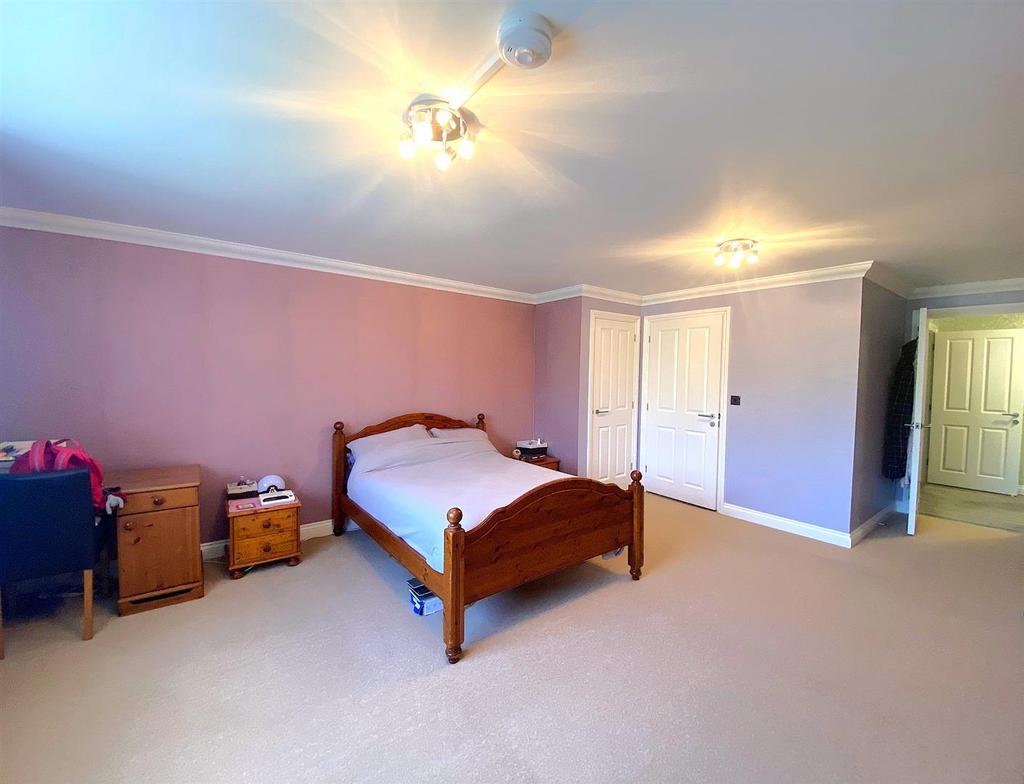 39 Compass House - Bed2.jpg
