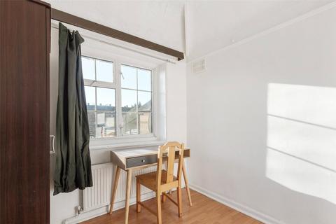 3 bedroom end of terrace house to rent, Bentworth Road, London, W12