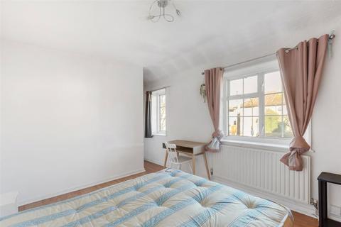 3 bedroom end of terrace house to rent, Bentworth Road, London, W12