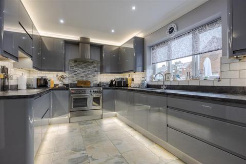 4 bedroom detached house for sale, Elm Way, Brigg