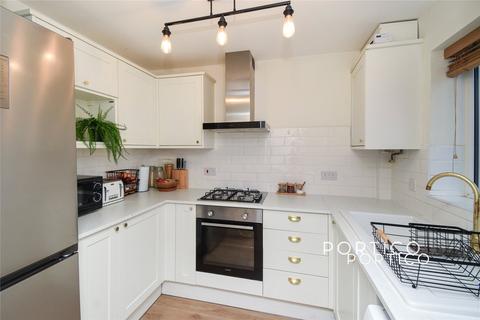 3 bedroom terraced house to rent, Skiers Street, London, E15