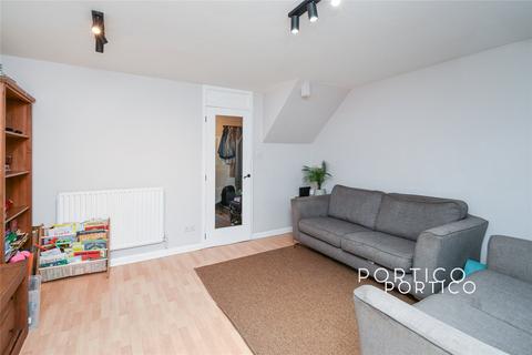 3 bedroom terraced house to rent, Skiers Street, London, E15