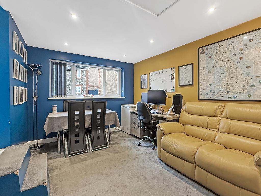 Snug/Dining Room