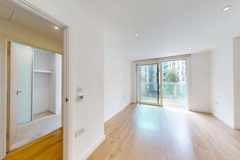 2 bedroom apartment to rent, Waterhouse Apartments, 3 Saffron Central Square, Croydon, CR0