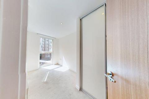 2 bedroom apartment to rent, Waterhouse Apartments, 3 Saffron Central Square, Croydon, CR0