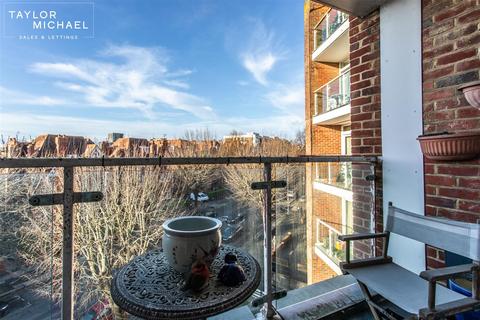3 bedroom flat for sale, The Drive, Hove