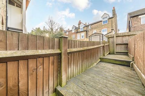 3 bedroom maisonette to rent, Stapleton Road, London SW17