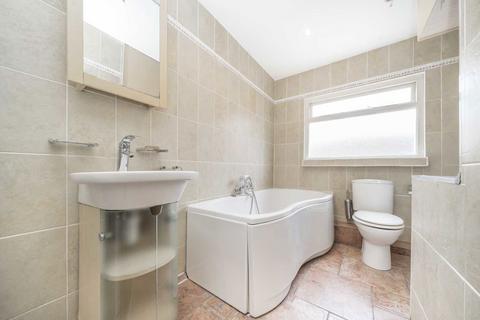 2 bedroom flat for sale, Chatsworth Road, London NW2