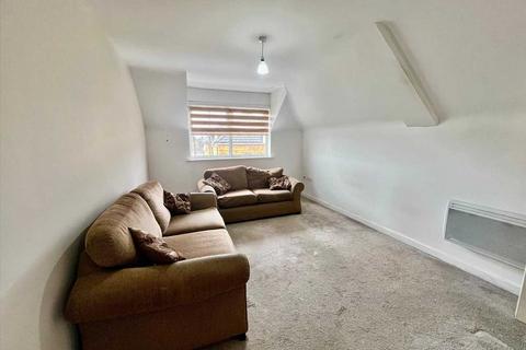 2 bedroom apartment to rent, Rutland Avenue, Slough
