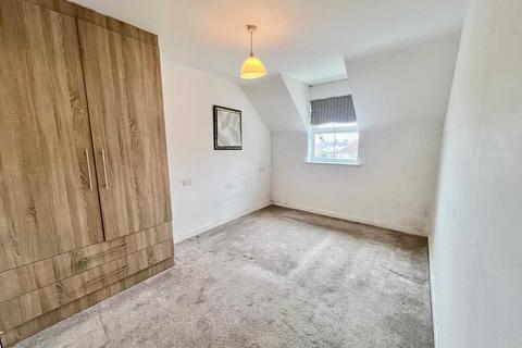 2 bedroom apartment to rent, Rutland Avenue, Slough