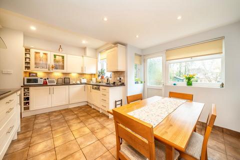 undefined, Montrose Avenue, Twickenham TW2