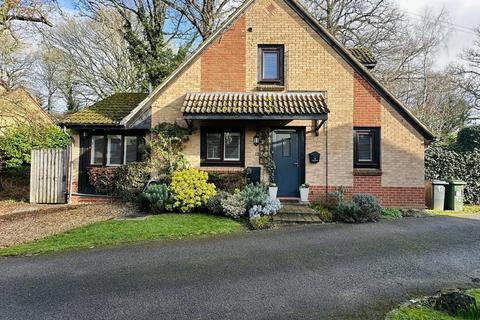 HAZEL GROVE, THATCHAM RG18