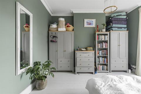 1 bedroom flat for sale, Grosvenor Avenue, East Sheen, SW14
