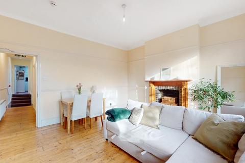 3 bedroom flat to rent, Chiswick High Road, London W4