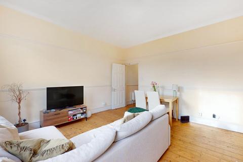 3 bedroom flat to rent, Chiswick High Road, London W4