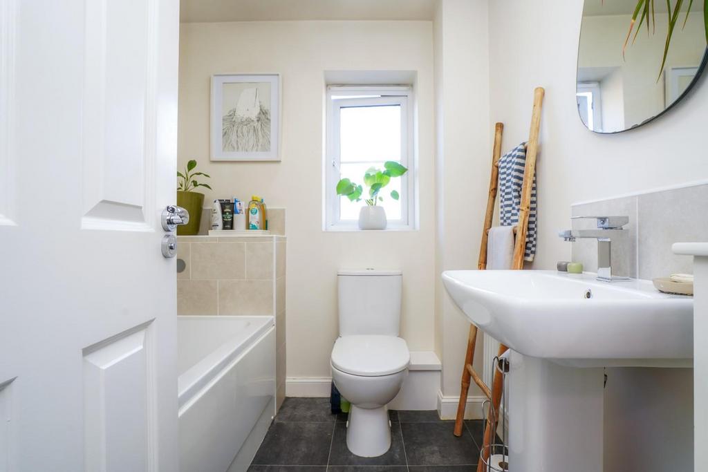 23 Orchard Drive, Barlby, YO8 5 NG DSC05571-2.jpg