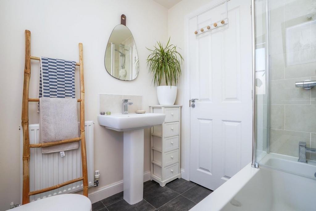 23 Orchard Drive, Barlby, YO8 5 NG DSC05572-2.jpg