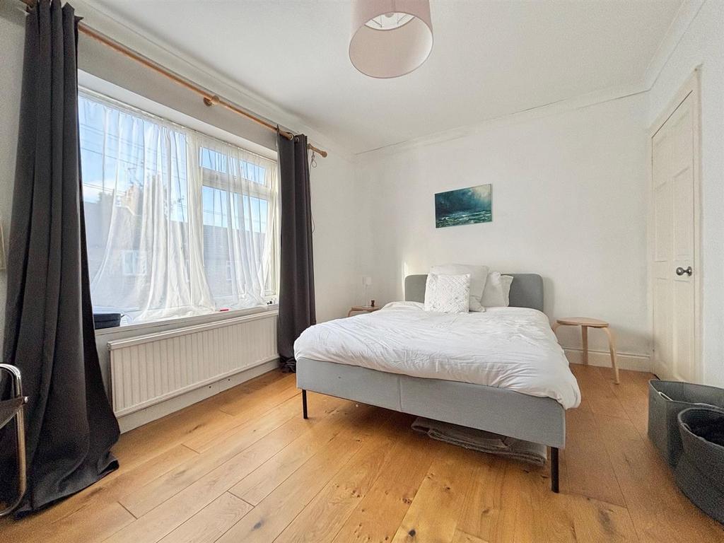 BED1.jpg