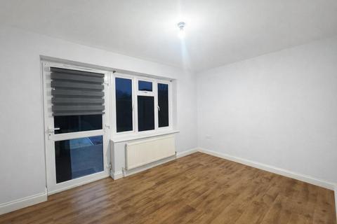 1 bedroom flat to rent, Brimsdown Avenue, Enfield