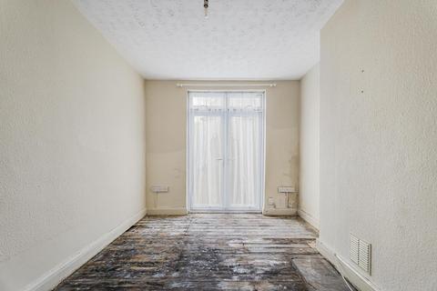 2 bedroom maisonette for sale, Craig Park Road, London