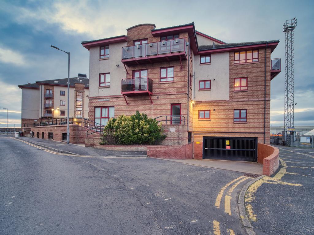 2 Bedroom Ground Floor Apartment